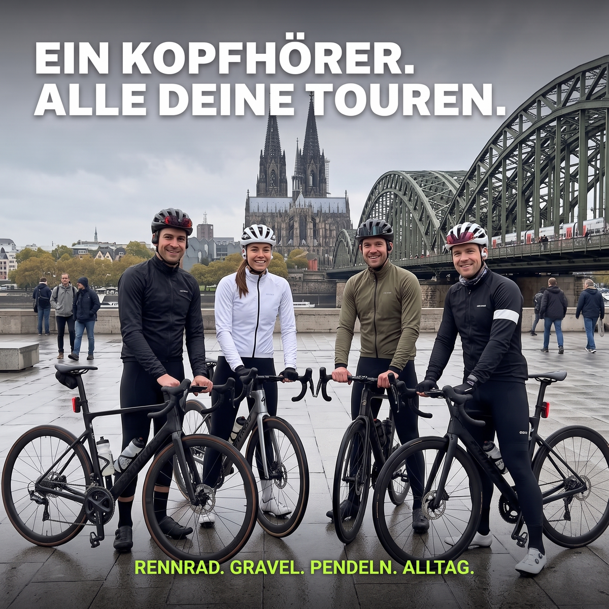Ein Radteam mit RADEO Kopfhörern vor dem Kölner Dom